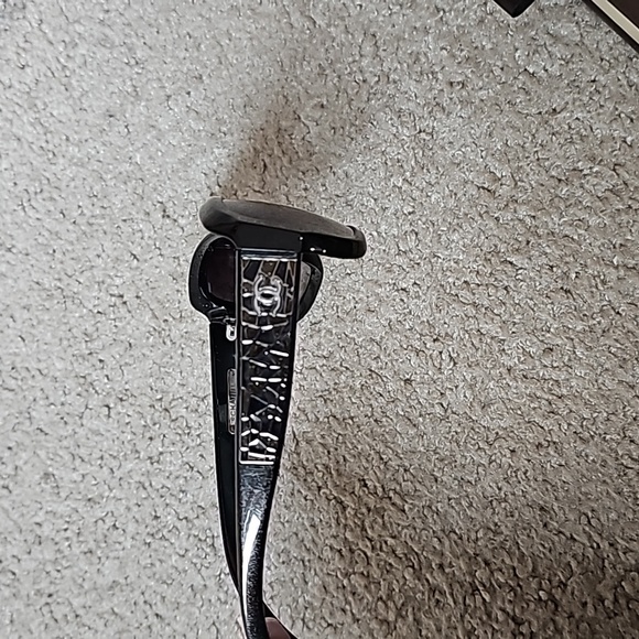 Sunglasses - Picture 1 of 4